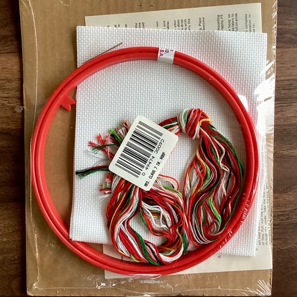 Vtg Counted Cross Stitch Kit Mrs. Claus NIP New Berlin 7” hoop Christmas Holiday - Picture 6 of 10